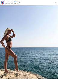 Pernille blumes forhold sat på prøve. Billede Pernille Blume Viser Sig Frem I Bikini Footy Dk