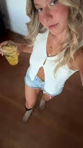 Debbie Ponton's Instagram, Twitter & Facebook