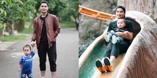 Hal itu diungkapkan larissa usai. 18 Tahun Jadi Ayah Punya Image Religius Tapi Kekinian Ini 8 Potret Alvin Faiz Saat Momong Buah Hati