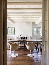 Une Maison En Teintes Douces Dans La Campagne Espagnole Maison Idee Deco Maison Salle A Manger Tendance
