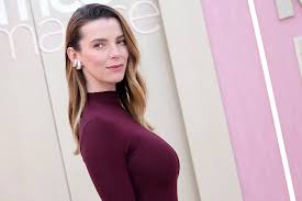 Betty Gilpin Drops Fiery Take On 'Widow's Bay' and the State of TV