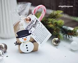Schneemannsuppe heisse trinkschokolade rezept und etikett zum ausdrucken trinkschokolade schneemannsuppe und lebensmittel essen from eine schneemannsuppe habe ich vor 2 jahren von der lieben muffin queen geschenkt bekommen. Schnipseldesign Basteln Weihnachten Geschenke Weihnachten Schneemannsuppe