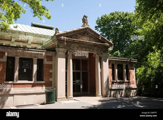 Bronx zoo monkey house hi-res stock photography and images - Alamy