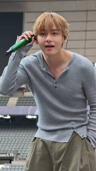V taehyung BTS soundcheck PARIS DAY 2 🇫🇷, #v #taehyung #BTS  #bts_worldtour_arirang