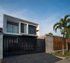 Modern D S House Located In Jakarta By Dp Hs Architects 01 House Architecture Design Architecture Exterior Architect