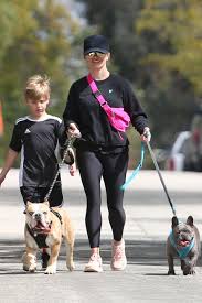 She's also built an entertainment empire through her work with major streaming services. Reese Witherspoon Starportrat News Bilder Gala De