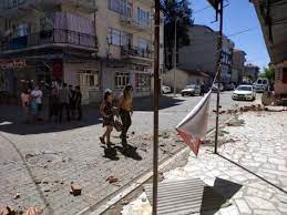 Deprem sonrası enkaz altına kalanların kurtarıldığı belirtiliyor. Kandilli Rasathanesi Denizli De 5 7 Buyuklugunde Deprem Diken