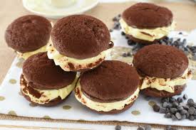 Sfinci di ricotta alla siciliana la ricetta delle zeppole dolci ripiene facili da fare e da gustare tiepide con il ripieno cremoso. Biscotti Tiramisu E Nutella Dolcetti Dolci Dolci Idee