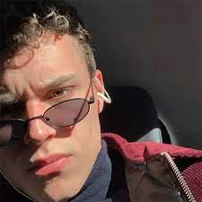 Compra «aron piper» de andreassdf en cualquiera de estos productos: Aron Piper Icons On Tumblr