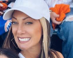 Diane Moffat's Instagram, Twitter & Facebook