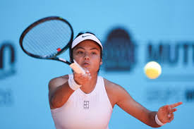 Raducanu Époustouflante! Sakkari Éliminée à Washington! 🎾🔥 - Imagen principal del artículo