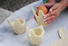 Alors pourquoi ne pas refaire cette amusante activité avec vos enfants ou encore comme activité à l'école. Coquetier Lapin Pate A Sel 8 Made En Couleur Le Blog Copyright 2016 Pate A Sel Pate A Sel Recette Idee Pate A Sel