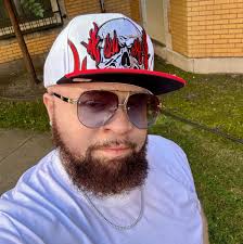 Like any Star Trek fan, I stopped to enjoy the view of the warp core while  playing ST Resurgence. It's a nice change to see this X-shaped  configuration rather than the traditional