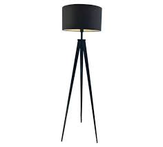 Diese Stehleuchte Aus Metall In Schwarz Fallt Durch Ihr Dreibein Auf Und Erobert Mit Ihrem Strahlen Jedes Designerherz Das Stehlampe Wohnzimmer Lampe Lampen