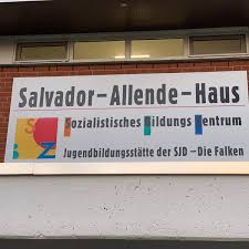 Wir bieten ein eigenes bildungsprogramm und können für jegliche art von bildungsveranstaltungen von gastbelegern gebucht werden. Salvador Allende Haus Convention Center In Oer Erkenschwick