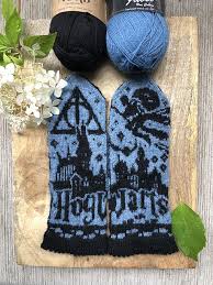 You'll see that my sample was knitted for my gryffindor friend. Knit A Pair Of Hogwarts Inspired Harry Potter Mittens Wizardry Designed By Lotta Lundin Knithacker