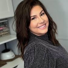 Bonnie Devries's Instagram, Twitter & Facebook