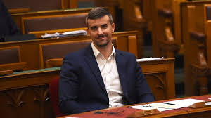 Ön egy csörgősipkás komédiása jobbikos jakab péter indította a jobbikos jakab péter indította meg az azonnali kérdések óráját. Jakab Peter Teljes Gyozelmet Aratott Rajta Es Csapatan Mulik A Jobbik 2022 Es Szereplese 24 Hu