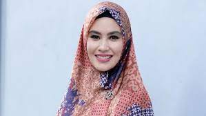 But once it gets, like, and at this point she vanya squinted but both kartika and i held our ground. Chronology Of Richard Lee And Kartika Putri Skincare Conflict Netral News