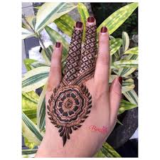 Binzz Mehandhi Henna Artistry Organic Henna Cones Dark Stain Rich And Guaranteed Stain Halal Certified Dm For Orders Booki In 2020 Organic Henna Henna Cones Henna