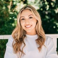 Mayra Argueta's Instagram, Twitter & Facebook