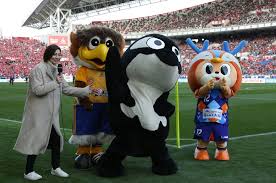 This page contains an complete overview of all already played and fixtured season games and the season tally of the club nagoya grampus in the season overall statistics of. Futebol No Japao Grampus Kun O Campeao Dos Mascotes Todo Ano A J League Faz Uma Votacao Em Que Os Torcedores Escolhem O Mascote Mais Popular Entre Os Times Da J1 J2 E