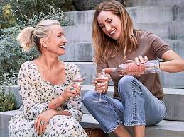Cameron diaz's official facebook page. Veganer Wein Von Cameron Diaz Die Geschichte Von Avaline