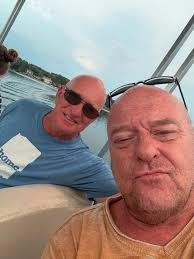 Great time in the Midwest seeing my brother and sisters. Great Friday in  Chicago starting with my favorite pizza @rosangelaspizzaofficial Then to my  favorite Southside bar @corkandkerry for some pregame. Then watch