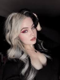 Shelly Curry's Instagram, Twitter & Facebook