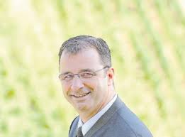 Winfried Steinmeier oder Dr. Michael Ostertag?