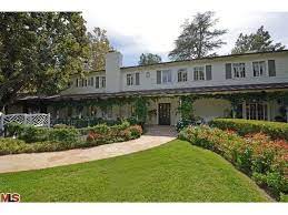 Al Jolson S Encino Estate Comes With Long List Of Celeb Owners Celebrity Houses Hollywood Homes Encino