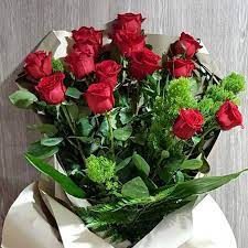 Un mazzo di 5 rose rosse. Consegna Rose Rosse A Domicilio Vendita Online