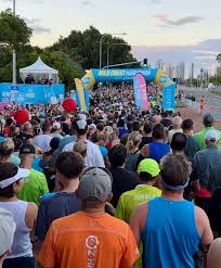 gcmarathon x @fearlss.co 💙 DAY 2 Incredible seeing all of you cross the  finish line for 10km & full marathons today 🥹🏃👏 A marathon is no easy  mental or physical feat, you