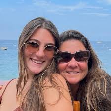 Are there other places to play pickleball near Lagos Tennis Center?