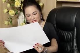 Sau bà phương hằng, đến lượt phương thanh tuyên bố sẽ livestream 'thanh lọc' showbiz? Ba PhÆ°Æ¡ng Háº±ng Bá»‹ Soi Ä'iá»ƒm Láº¡ Trong Livestream
