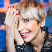 I'm So Glad You Left Me: 88 Stories of Courage, Self-Love and Personal  Growth: Marais, Dina, Barrus, Lynda, Benson, Tamara, Blue, Joyce, Boodhooa,  Divya, Booyzen, 'Shel, Britton, Dee, Brock, Ilah, Brown-Roraback, Jeri,