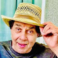 Actor Dharmendra is still alive, but Defence Minister Rajnath Singh has  posted that he has D!ed & Media has started covering it by sidelining the  Delhi blast news