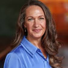 Kerry Crane's Instagram, Twitter & Facebook