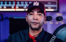 Don Omar luce irreconocible con su nuevo look