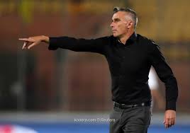 وصل المدرب الفرنسي باتريس كارتيرون إلي مطار القاهرة ، و ذلك لقيادة فريق الزمالك المصري ، خلفا للبرتغالي جايمي باتشيكو… Ù…Ø§Ø°Ø§ Ù‚Ø¯Ù… ÙƒØ§Ø±ØªÙŠØ±ÙˆÙ† ÙˆØ´Ø§Ø´ÙŠØªØ´ Ø£Ù…Ø§Ù… Ø§Ù„Ù…Ø¯Ø±Ø¨ÙŠÙ† Ø§Ù„Ø£Ø¬Ø§Ù†Ø¨ Ø¨Ø§Ù„Ø¯ÙˆØ±ÙŠ