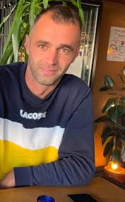 Me dhimbje të thellë mora lajmin për ikjen nga kjo botë të Fatlum Ahmetit.  Vdekja e hershme e tij është humbje e madhe jo vetëm për familjen, por edhe  për ne që