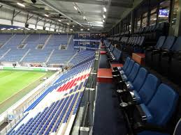 Het abe lenstra stadion is het stadion van sc heerenveen en is vernoemd naar de voetballer abe het stadion is gelegen nabij het centrum van heerenveen, de snelweg a32 en op vijftien minuten. Abe Lenstra Stadion Heerenveen The Stadium Guide