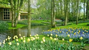 Typically English Countryside In The Spring Beautiful Gardens English Cottage Garden Beautiful Backyards