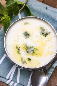 Yayla Corbasi La Soupe Turque Au Yaourt Et Menthe Sechee Soupe Au Yaourt Recette Turque Cuisine Turque