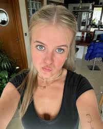 Charlie 🌼 (@charliepettitxo) • Instagram photos and videos