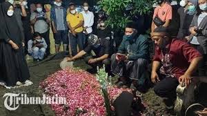 Masih ngga percaya neng chaca pergi secepat ini selamat jalan sahabatku, samoga husnul khotimah. Plwqh12qtw4dfm