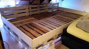 In diesem beitrag werde ich euch zeigen wie ich ein passgenaues familienbett gebaut habe und was gegebenenfalls dabei zu bearbeiten ist. 360 Cm Breites Familienbett Aus Europaletten Bauanleitung Familien Bett Familienbett Bett