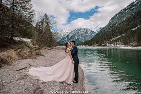 If you're interested in a pre wedding photography uk shoot or a destination shoot then thanks for stopping by. Pre Wedding Photo Shooting In Hallstatt Austria