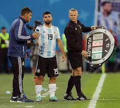 Lionel andrés messi cuccitini (* 24. Nigeria 1 2 Argentina Sampaoli To Messi Should I Bring Aguero On As Com