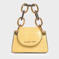 Tas charles and keith sendiri memang mendesain tas dengan model yang terbaru dan di sesuaikan dengan karakter wanita masa kini. 10 Merk Tas Wanita Terkenal Branded Yang Bagus Dan Awet